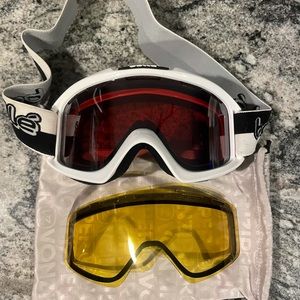 Unisex Bolle ski/snowboard goggles. White, lightly used.